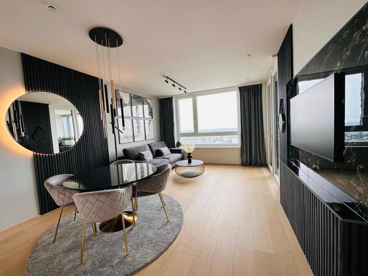 Apartment High-end Close To Metro And Uno-city With E-parking *