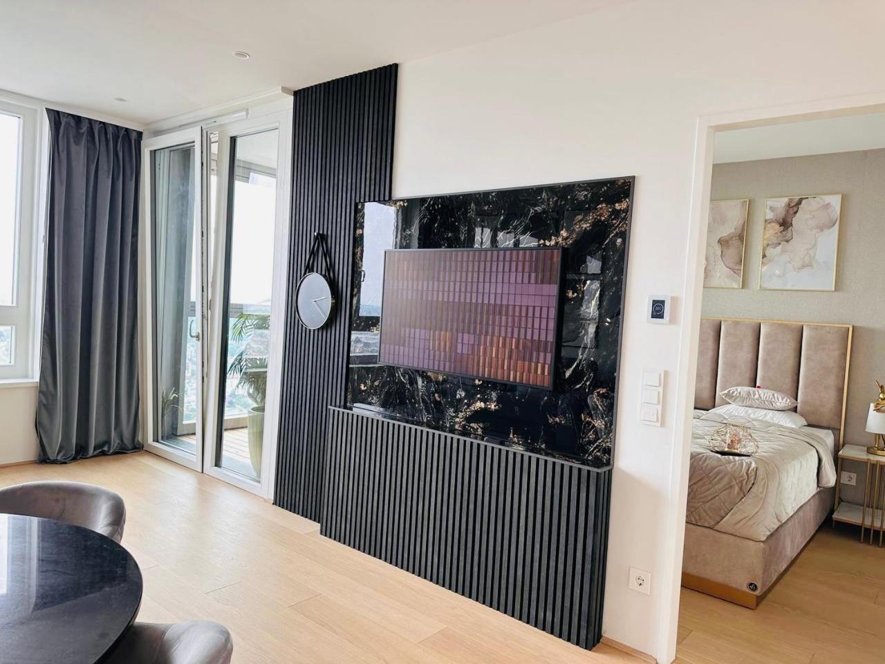High-end Close To Metro And Uno-city With E-parking