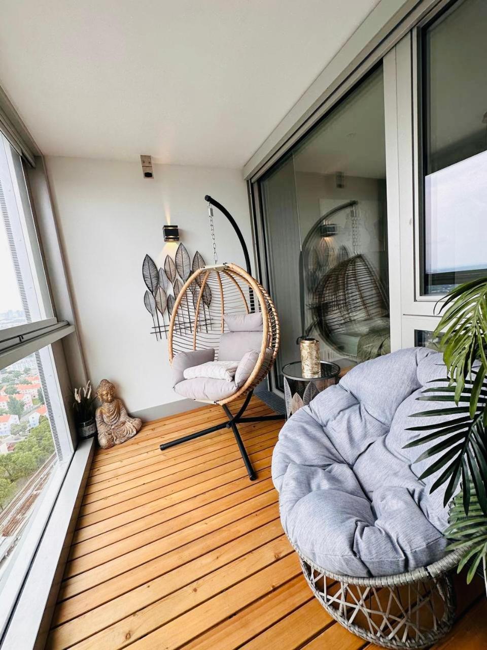 High-end Close To Metro And Uno-city With E-parking Vienne