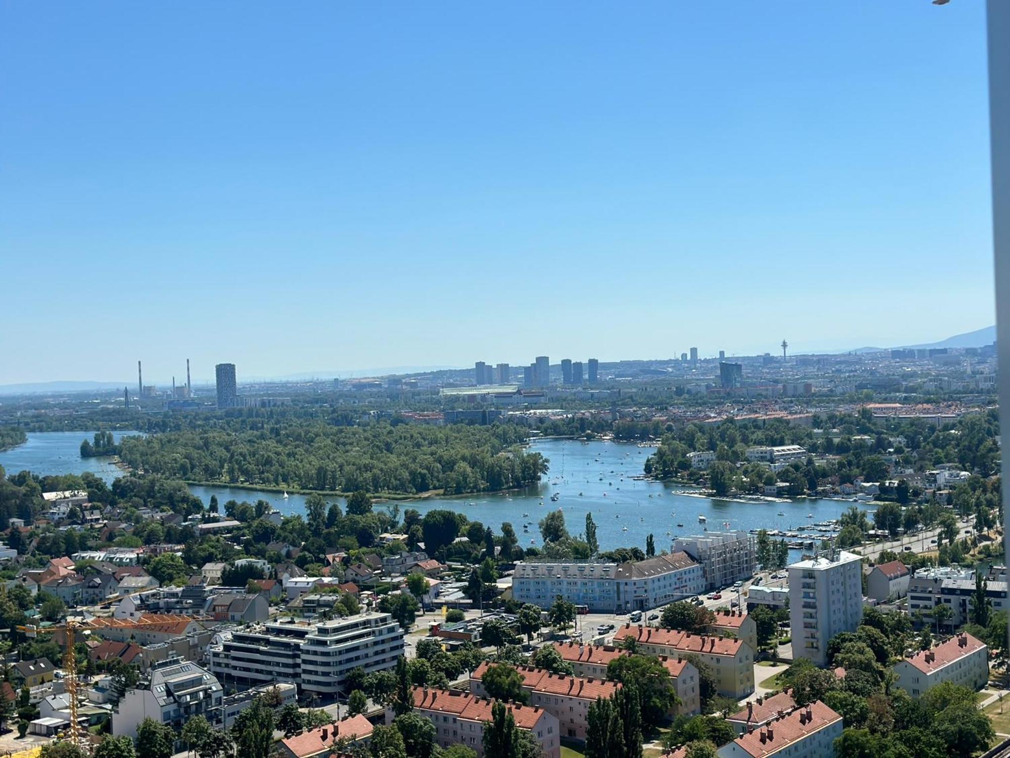 High-end Close To Metro And Uno-city With E-parking Vienne